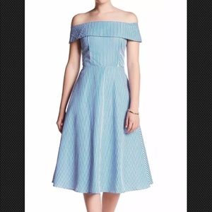 Like new off the shoulder summer dress.